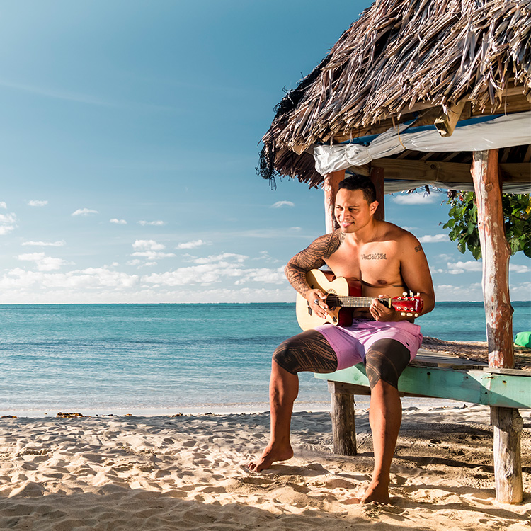 Samoa men playing guitar